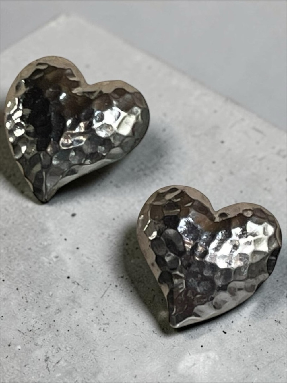 80s Avon Precious Hearts Hammered Silver Tone Heart Stud Earrings
